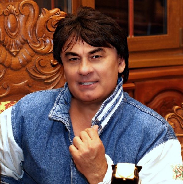 Александр Серов
