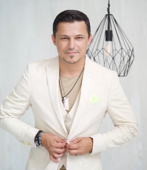 Максим Олейников