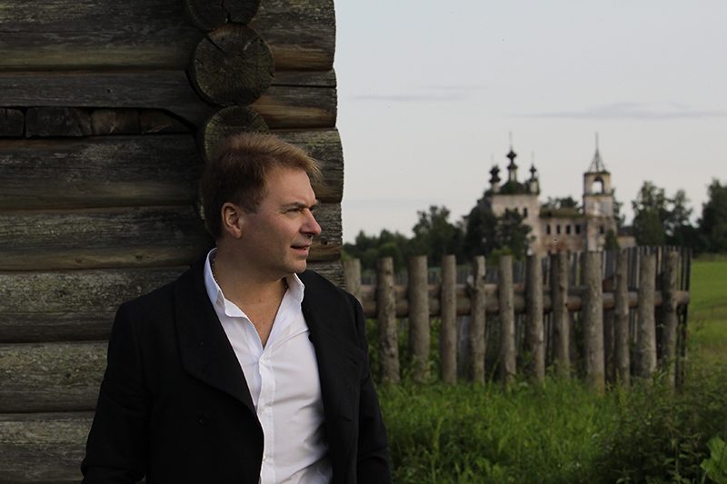 Александр Добронравов представил новое видео