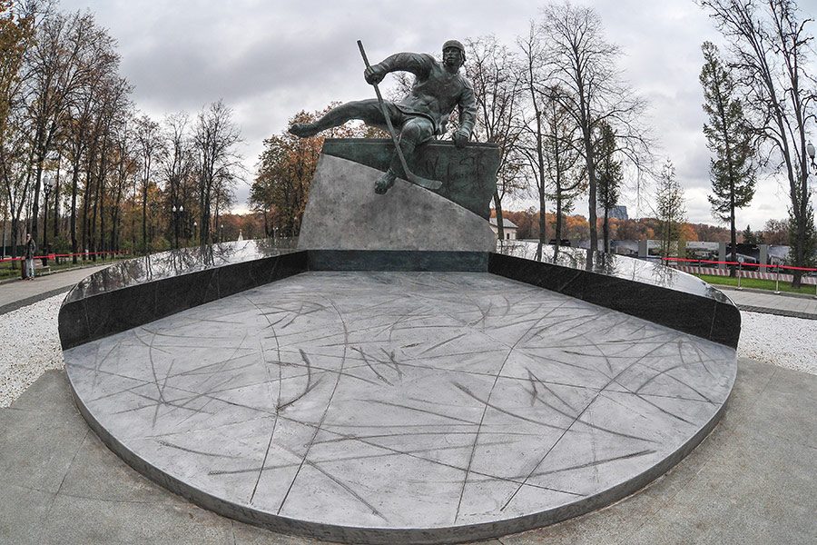Памятник Валерию Харламову