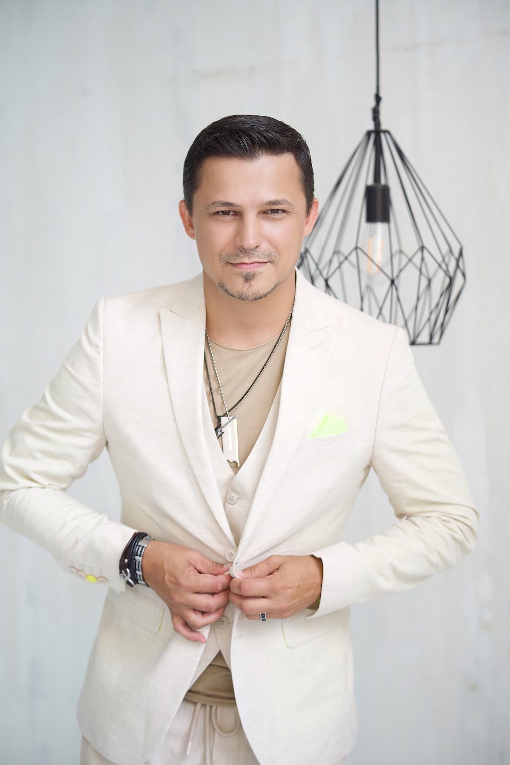 Премьера новой песни Максима Олейникова